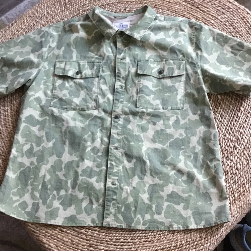 Zero Foxtrot Men's size 2XL Green Camo Button-Up Shirt